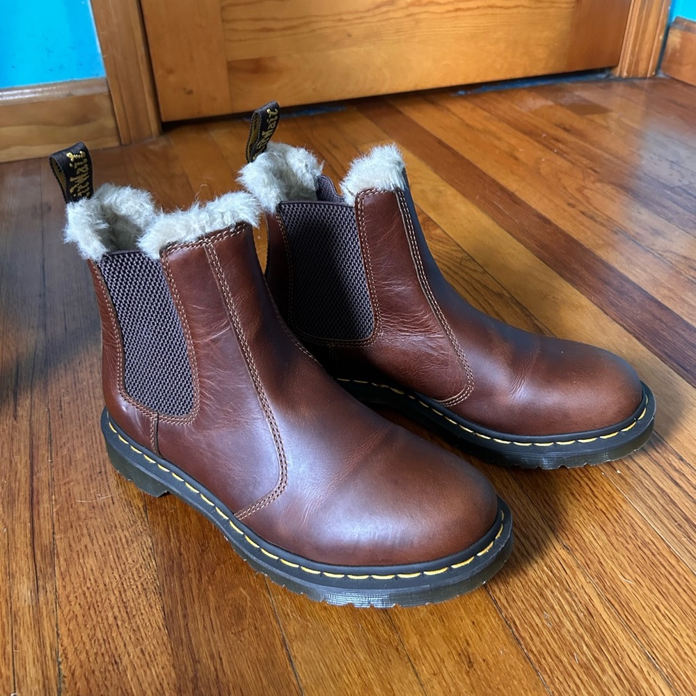 Size 9 Dr. Martens 2976 Chelsea Boot